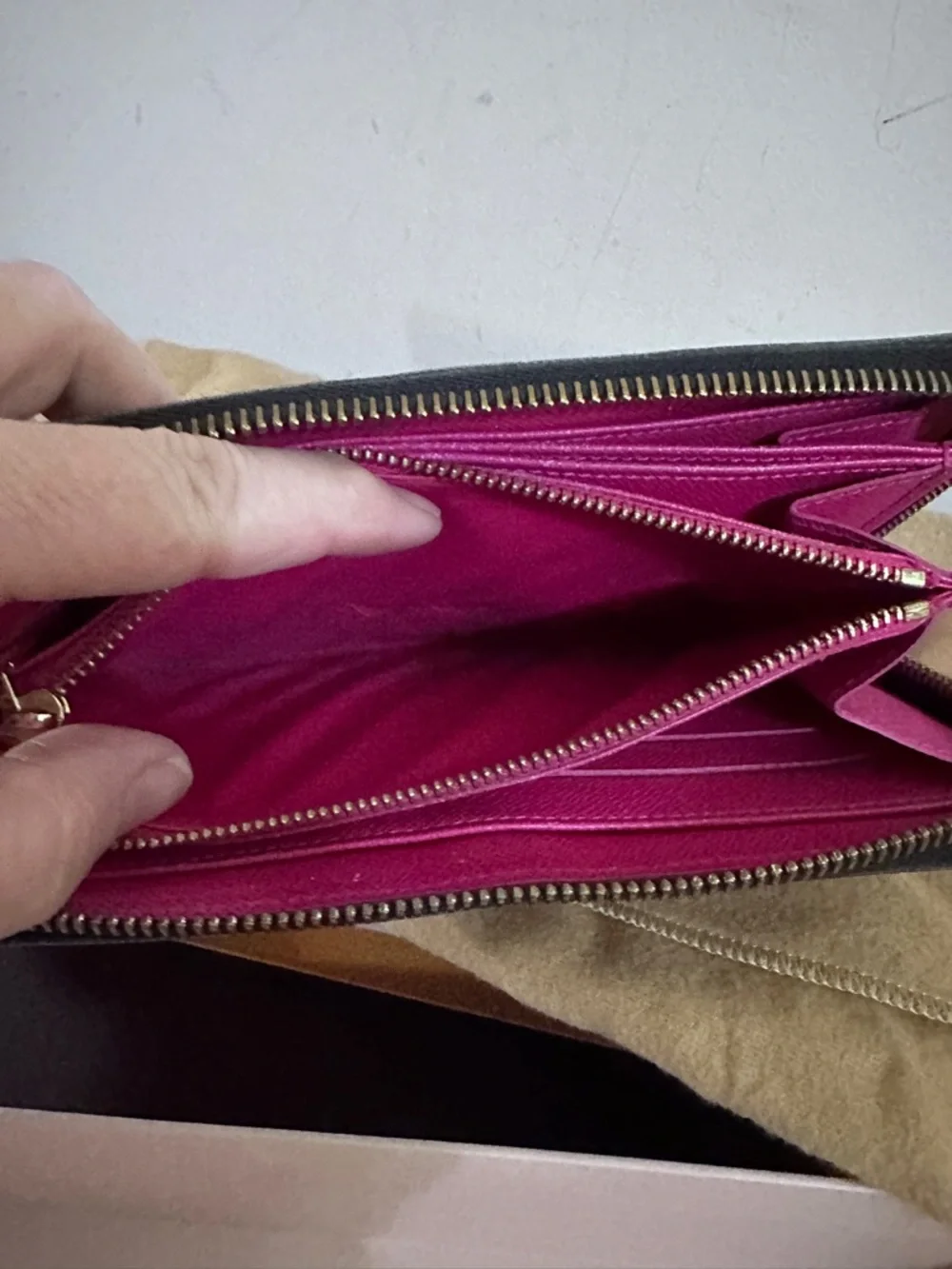 Louis Vuitton Murakami Zippy Wallet. - Picture 12 of 16